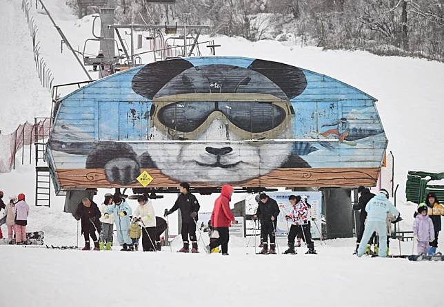 This photo taken on Jan. 14, 2025 shows a view of Xiling Mountain snow resort in Dayi County, Chengdu, southwest China's Sichuan Province. (Xinhua/Liu Kun)