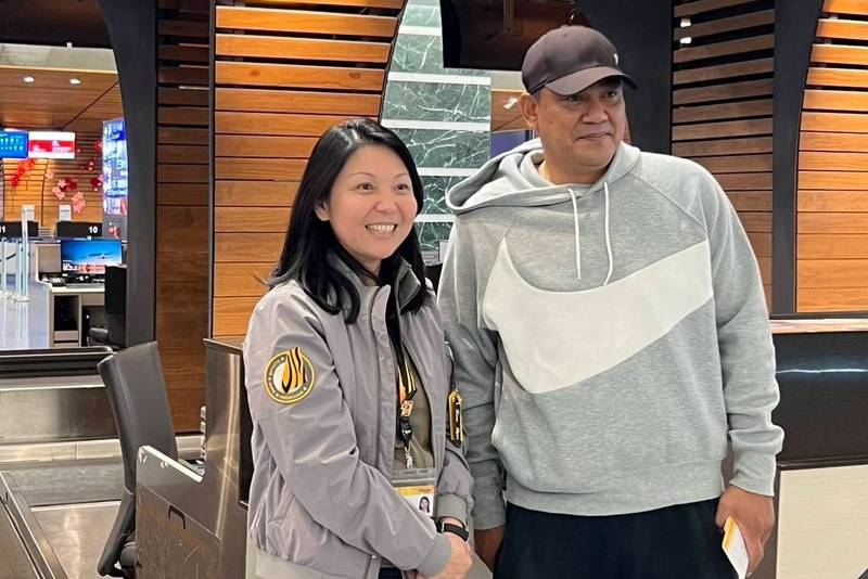 台灣虎航限定WBC應援航班 球迷喜遇陳金鋒(圖) | 中央通訊社 | LINE TODAY
