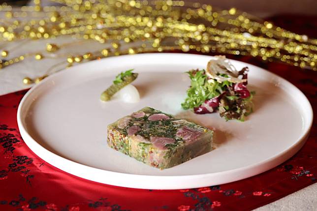 巴賽麗廳「勃根地豬腳肉凍」口感豐厚香氣繚繞。麗緻餐旅集團提供