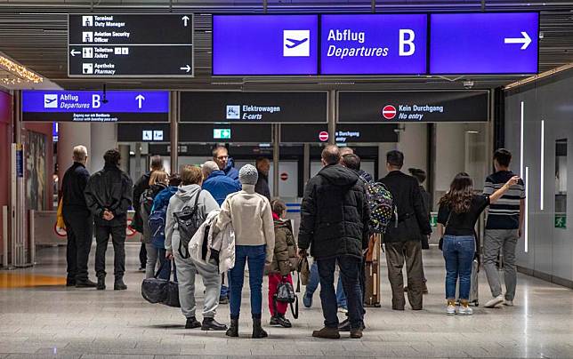 People gather at a departure entry at Frankfurt Airport in Frankfurt, Germany, on Jan. 3, 2025. Technical issues caused widespread disruption at airports across Germany on Friday. (Xinhua/Zhang Fan)