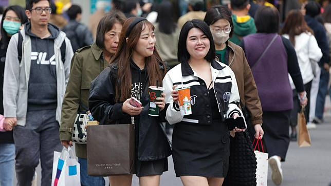 今天天氣仍偏冷，明天冷氣團減弱回溫。資料照，廖瑞祥攝