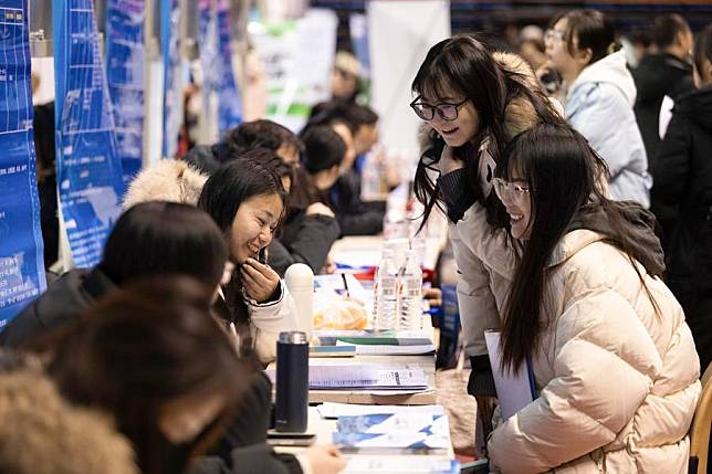 Job seekers talk with employers at a job fair held for the 2025 graduates of the Heilongjiang University in Harbin, northeast China's Heilongjiang Province, Dec. 23, 2024. (Xinhua/Zhang Tao)