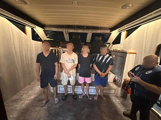 菲律賓海岸巡防隊近日登船攔截一艘亂丟垃圾的遊艇，逮捕4名台灣人，其中2人被發現在台灣因涉嫌詐騙、販毒遭通緝。（圖／翻攝自臉書／Philippine Coast Guard）