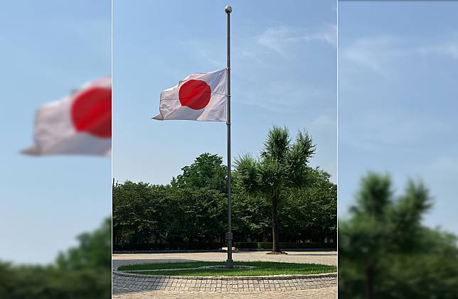 日本駐中國使館降半旗，悼念英勇救人的中國女子胡友平。（翻攝自日本駐中國使館微博）