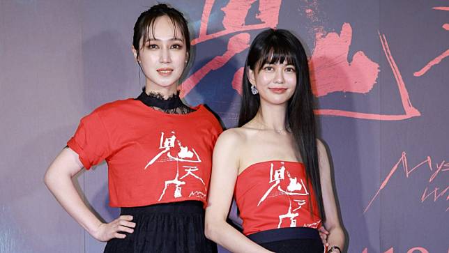 小薰（左）和白癡公主在《鬼天廈》中有糾結姊妹情。華映娛樂提供