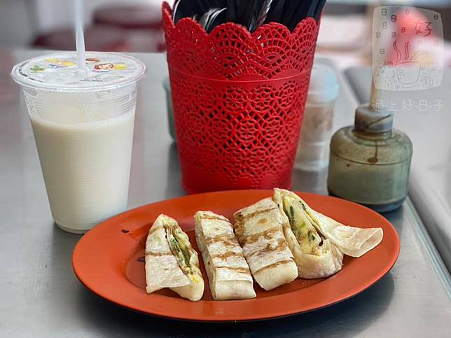 ▲質樸的蛋餅吃的到麵皮的韌性與香氣，簡單迷人。(圖/過上好日子-邱俊智) 