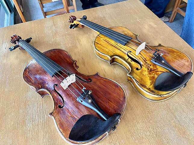大雪山神木紅檜所製成的國產材小提琴。（記者徐義雄攝）