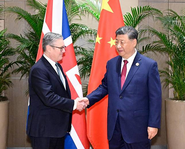 Chinese President Xi Jinping meets with British Prime Minister Keir Starmer on the sidelines of the G20 Leaders' Summit in Rio de Janeiro, Brazil, Nov. 18, 2024. (Xinhua/Shen Hong)