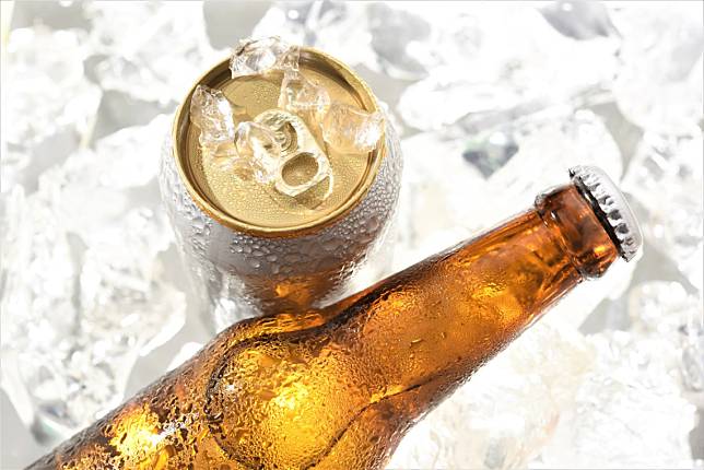 ▲啤酒的成分酵母可以分解髒汙，喝不完啤酒可拿來使用居家清潔。（信義居家提供）