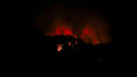 委內瑞拉軍事要塞提烏納堡1月3日傳出爆炸聲，當地已停電，附近發生火災。路透社