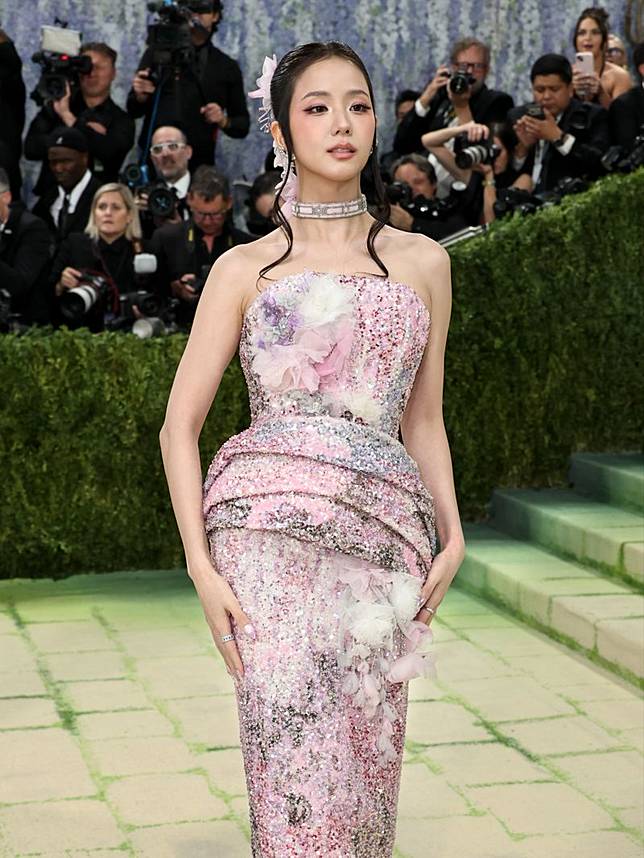 Jisoo深受精品愛戴，還有「Dior小公主」封號。翻攝IG@dior