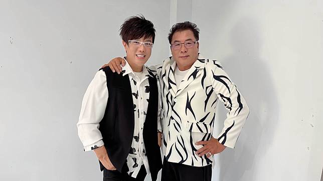 阿傑攜手台南市商業總會理事長宋俊明合唱新歌。蔘龍集團提供