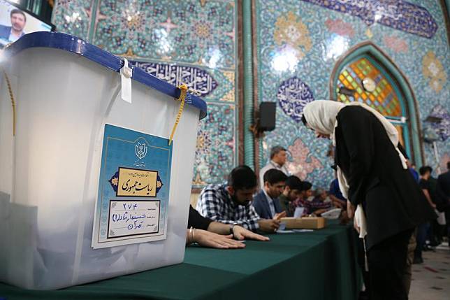 People vote at a polling station during Iran's presidential election in Tehran, Iran, June 28, 2024. (Xinhua/Shadati)