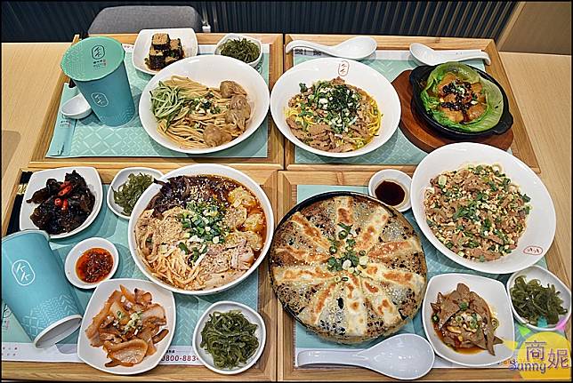 墨竹亭漢口店|台中崇德商圈平價麵食.百元價享受道地重慶味.文青風蒂芬妮藍質感裝潢