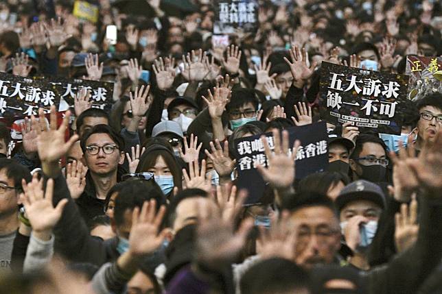 In the past six months, many Hong Kong people have shown they value democracy and oppose Chinese rule more than they care about the economy. Photo: Kyodo