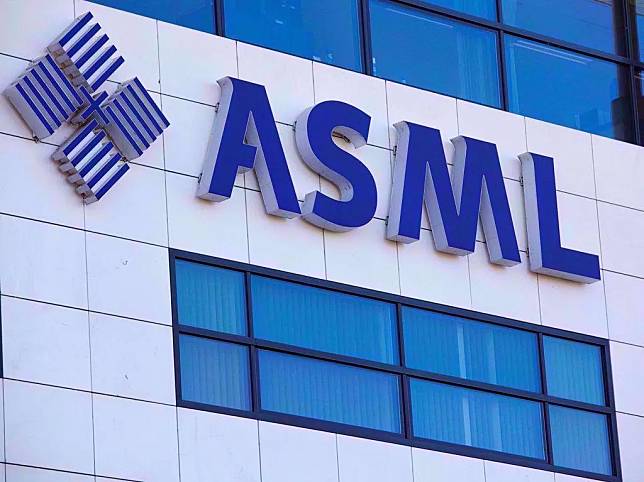 艾司摩爾（ASML）提前公布財報，對科技暨半導體板塊投下了個深水炸彈。（示意圖/達志影像/shutterstock）