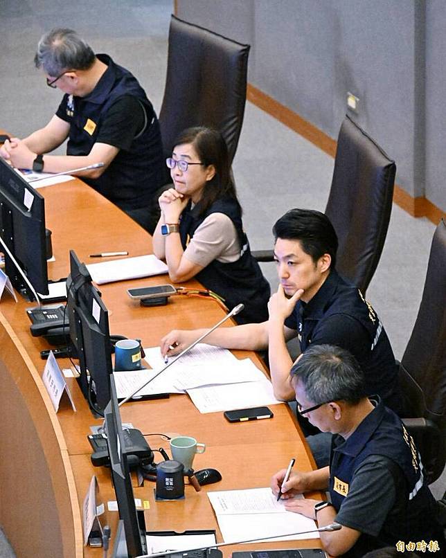 蔣萬安上午主持颱風工作會報。(記者方賓照攝)