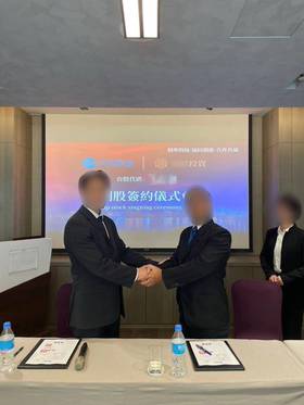 詐團製作的假投資簽約儀式畫面。(記者邱俊福翻攝)