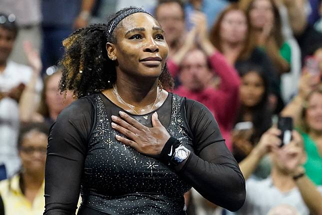 Serena Williams最後一次賽後向球迷揮手致意。（達志影像）