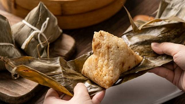 醫師提醒，粽子屬高油、高熱量食物，膽結石患者應避免過量食用，以免增加急性膽囊炎及膽管炎風險。粽子示意圖。取自PIXABAY