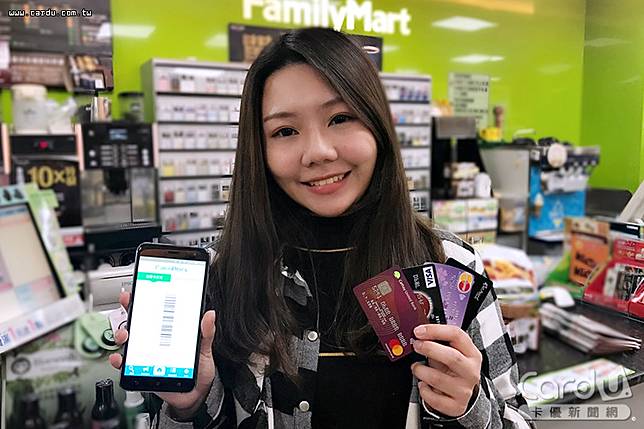 到4大超商購物，使用信用卡、儲值卡、行動支付結帳都行得通(圖/全家　提供)