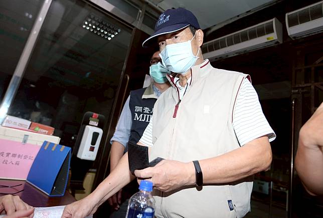 空軍退役少將錢耀棟涉國安法20萬交保。記者胡經周／攝影