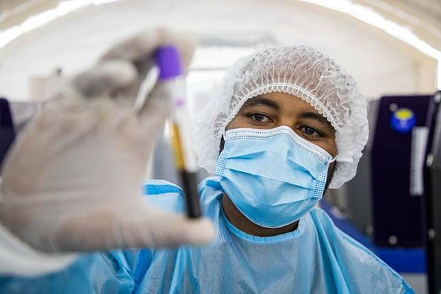 Photo taken on May 4, 2022 shows Kominist Asmamaw, a biological laboratory engineer, working at a inflatable COVID-19 testing lab of BGI Health Ethiopia, a subsidiary of China's biotech giant the BGI Genomics Co., Ltd. (Xinhua/Michael Tewelde)