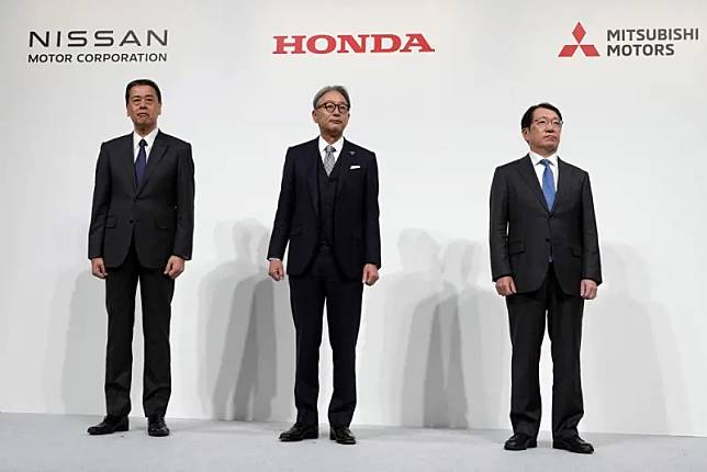 ▲日本日產、本田、三菱三大汽車廠今（23）舉行記者會，宣布三廠探討進行合併的計畫。（圖／美聯社／達志影像）