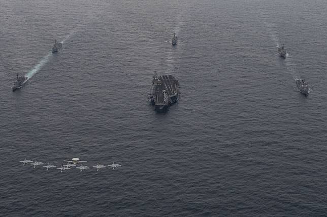 美日韓3國海軍在南韓濟州島南方公海海域進行海上聯合軍演。 圖：翻攝「X」@US7thFleet