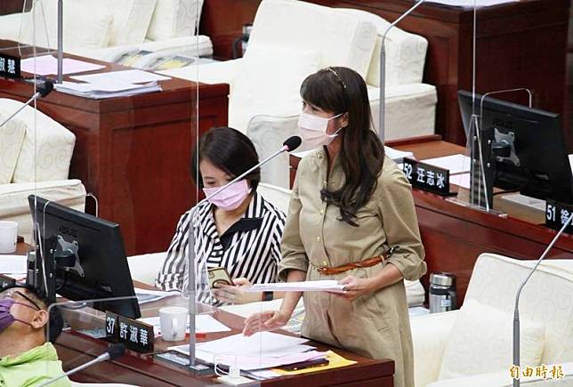 台北市議員許淑華(見圖)說，她曾被PTT網友影射「與特定產業有關」、不乾淨提告，法官判決加重誹謗，當事網友還被查出是柯文哲妻子陳佩琪的姊妹淘的小孩。(記者楊心慧攝)