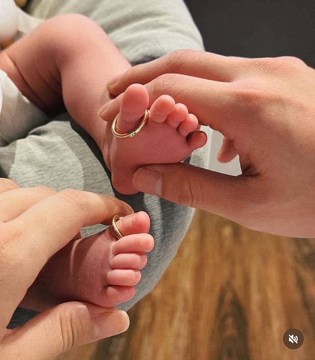 言言和連晨翔和女兒「連TT」。翻攝自劉品言IG