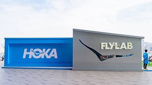 HOKA FLYLAB現身於尖沙咀海旁。