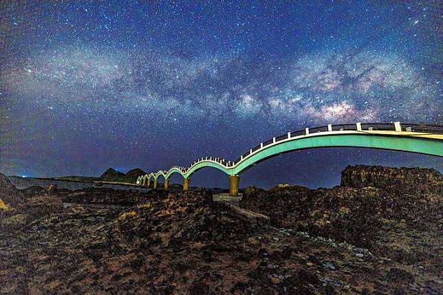 全台唯一英仙座流星雨音樂會來了！到台東聽浪、一起數星星