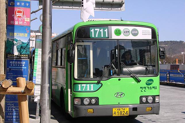 由於勞資雙方協商未果，首爾市公車工會計畫在26日進行投票，來決定是否舉行罷工。圖為首爾公車示意圖。（圖片來源／維基百科）