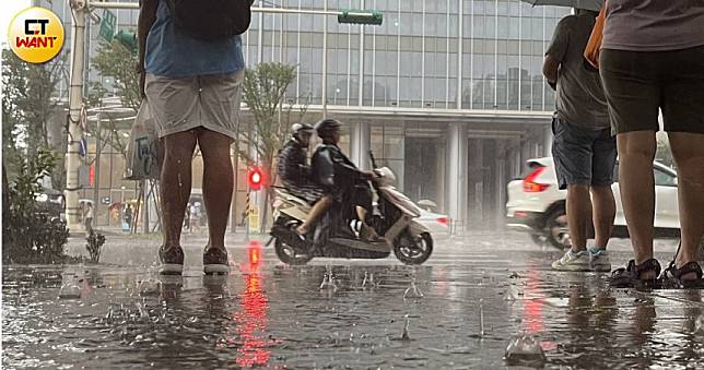 雨彈續轟！明上班日北部東部「嚴防豪雨」　天氣好轉等這天