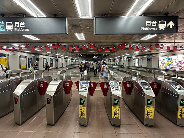 台北捷運板南線國父紀念館站出入站閘門。（圖／台北大眾捷運股份有限公司提供）