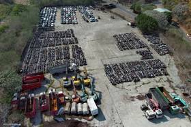 環保局保管扣案車輛及大型機具照片。 圖 / 台中地檢署