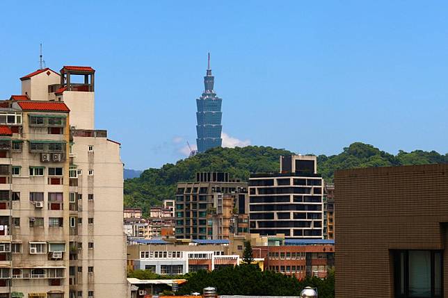 許多家長願意砸重金在學校旁購置住宅，方便孩子上下學。（示意圖／取自pexels）