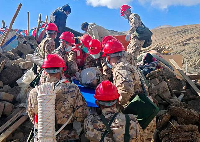 Rescuers conduct rescue work at a village in Changsuo Township of Dingri County in Xigaze, southwest China's Xizang Autonomous Region, Jan. 7, 2025. (Photo by Hu Zikui/Xinhua)