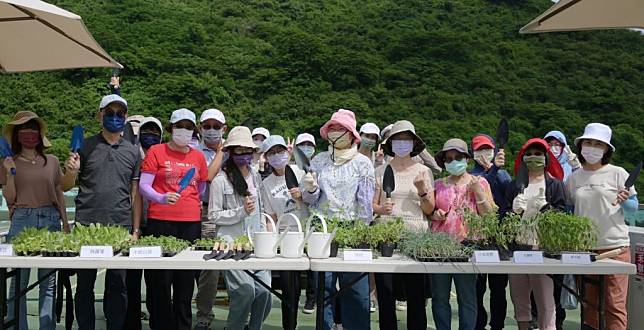 高雄港務分公司舉辦減碳增綠植栽活動。（記者許正雄翻攝）