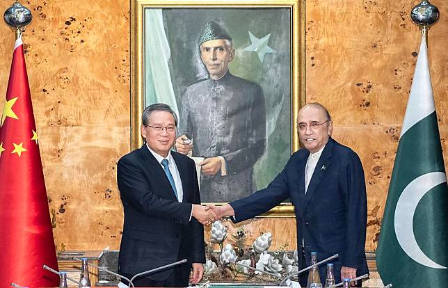 Chinese Premier Li Qiang holds talks with Pakistani President Asif Ali Zardari in Islamabad, Pakistan, Oct. 15, 2024. (Xinhua/Li Tao)