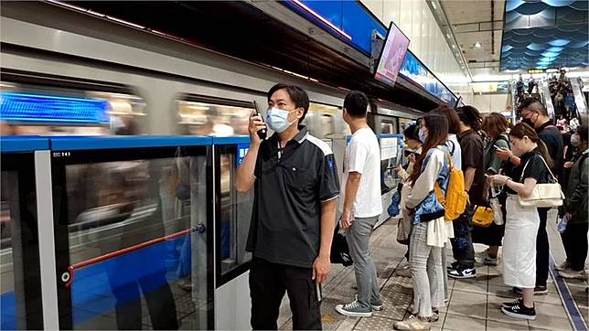 通勤族惡夢「地獄車廂」再度開啟！一票網淚喊「逃不了」：夏天簡直是崩潰