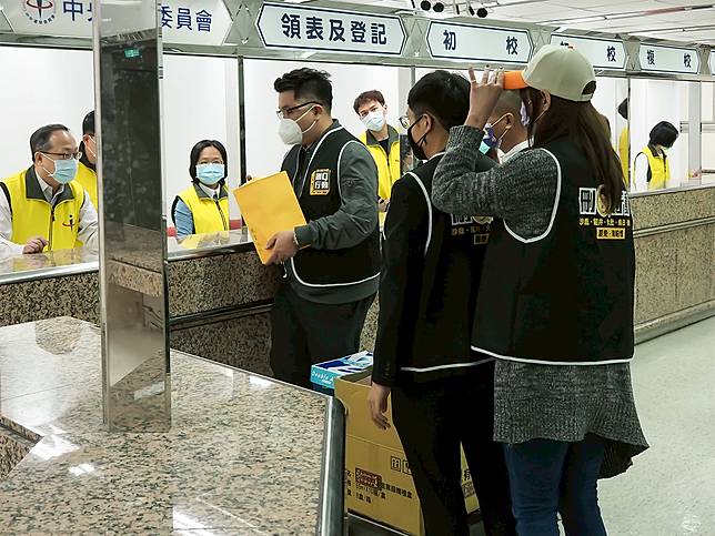 「刪Q行動」一階連署送中選會　發起人怕被查水錶