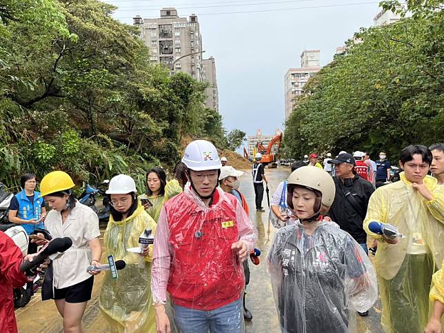 山陀兒颱風重創基隆，市長謝國樑關切搶災狀況。（記者王慕慈攝）