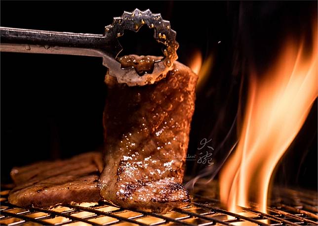 對「大腕燒肉」主廚黃一洪來說，每一次與客人的相遇、每一片放上客人盤中的肉，都是一個沒得閃躲的美味對決。(圖/大腕燒肉專賣店)