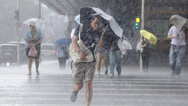 受到東北季風影響，近期北部、東部雨勢不斷。資料照，廖瑞祥攝