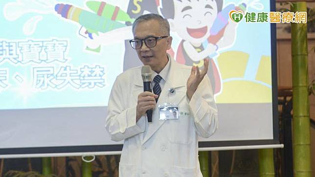 楊緒棣副院長介紹婦女及兒童尿失禁對生活品質及身心的影響。