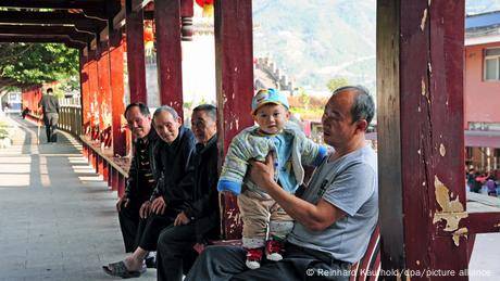 目前，中國男性的退休年齡為60歲，比大多數發達國家低約6年。