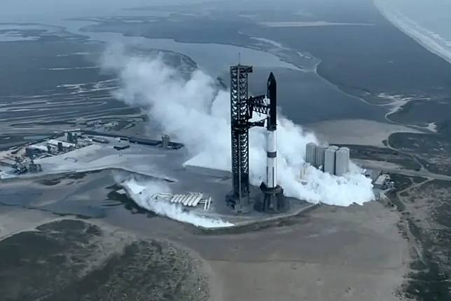▲馬斯克創立的SpaceX今（14）日進行「星艦」（Starship）火箭的第3次發射，結果成功升空，順利脫離地球，替往後的太空任務打下好的基礎。（圖／翻攝自SpaceX的X影片截圖）