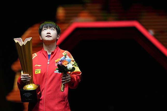 Women's singles winner Sun Yingsha looks up during the awarding ceremony at the 2024 World Table Tennis (WTT) China Smash in Beijing, Oct. 6, 2024. (Xinhua/Ju Huanzong)